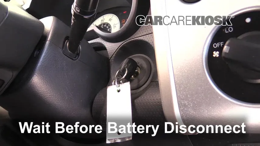 2008 Toyota FJ Cruiser 4.0L V6 Battery Replace